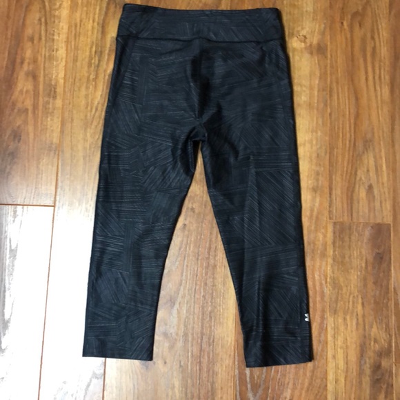 Under Armour Compression Capri Leggings - Picture 4 of 4